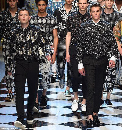 주드 로 아들인 금수저 모델 래퍼티 로의 충격적인 런웨이.gif | 인스티즈