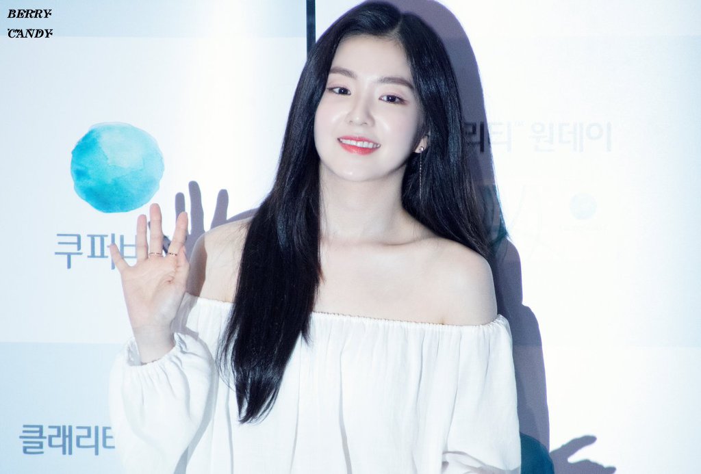 오프숄더 애용하는 레드벨벳 아이린.jpgif | 인스티즈