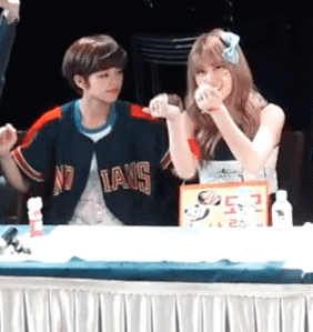 모모 겨드랑이는 동네북.JPGIF | 인스티즈