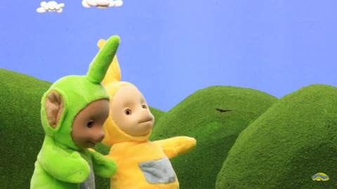 나비 쫓는 텔레토비.jpg (텔레토비 무서워하는 사람 주의) | 인스티즈