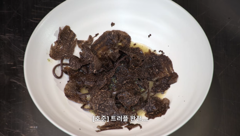 잉걸불에 태운 도토리 국수.jpg | 인스티즈