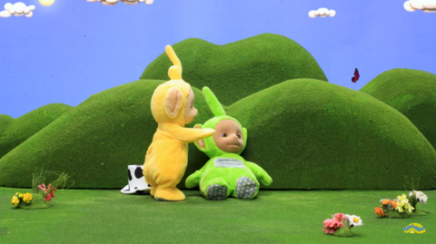 나비 쫓는 텔레토비.jpg (텔레토비 무서워하는 사람 주의) | 인스티즈