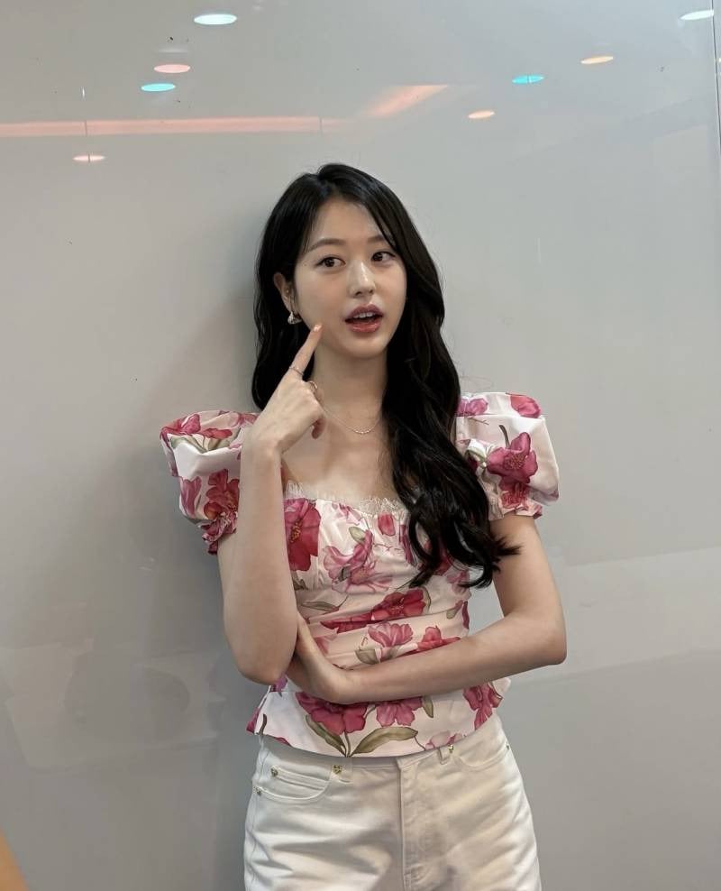 장다아 얼굴을 반쪽만 보면 장원영이 보인다 | 인스티즈