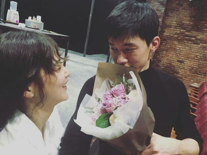 다정하고 스윗한 남자한테 사랑받는여자들이 꼭 받는 것중 하나 | 인스티즈