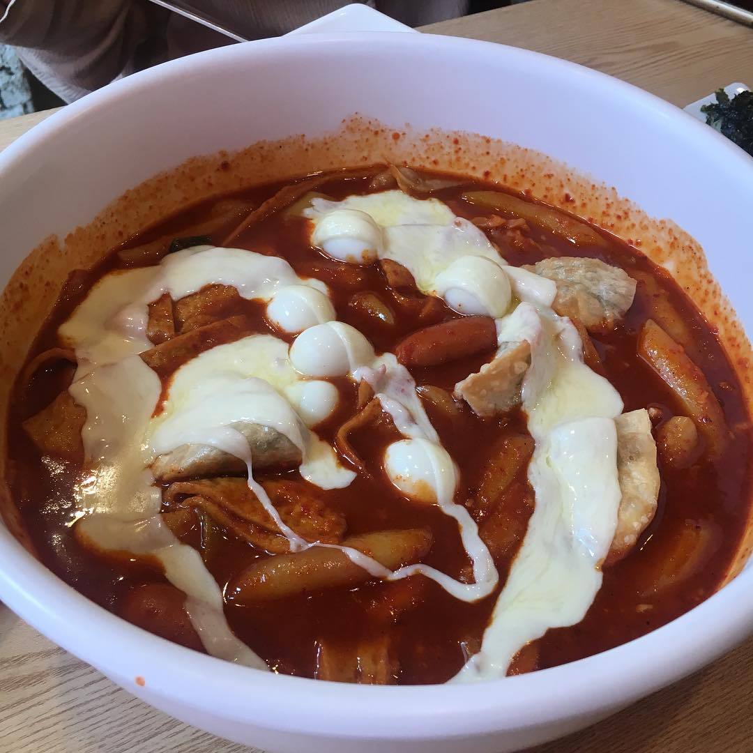 엽떡 혼자 다 먹을 수 있다 vs 없다.jpg | 인스티즈