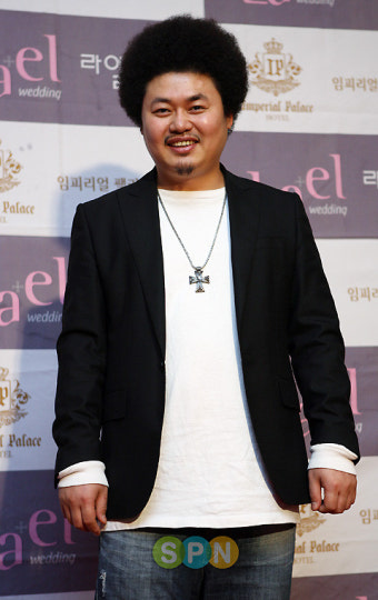 개그맨 되기전 동대문에서 옷장사하면서 연극 배우하던 시절의 윤택 | 인스티즈