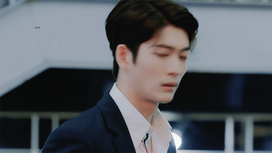 이마를 어떻게 까는지에 따라 이미지 확 달라지는 강태오 gif | 인스티즈