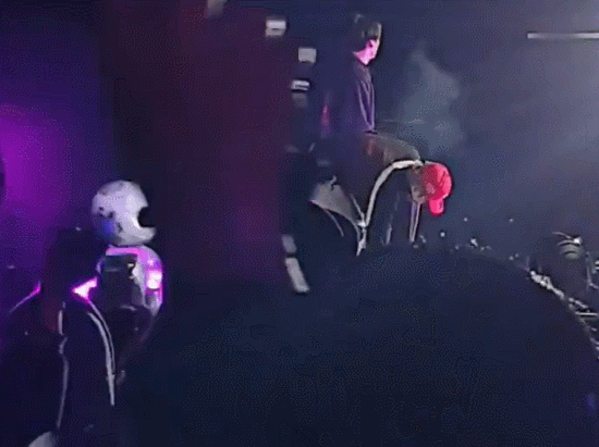 콘서트도중 우는 RM,정국이와 팬들을 조용하게 해줬던 맏형 ㅋㅋㅋ.jpgif | 인스티즈