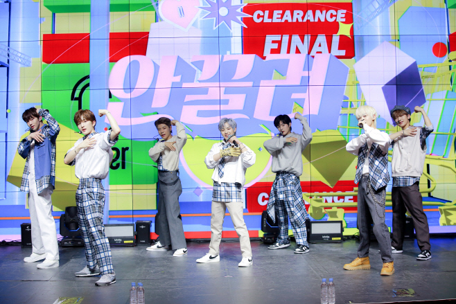 [아이돌이야기] '비' 가 밀어주는 신인 싸이퍼... 왜 안될까? | 인스티즈