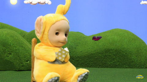 나비 쫓는 텔레토비.jpg (텔레토비 무서워하는 사람 주의) | 인스티즈