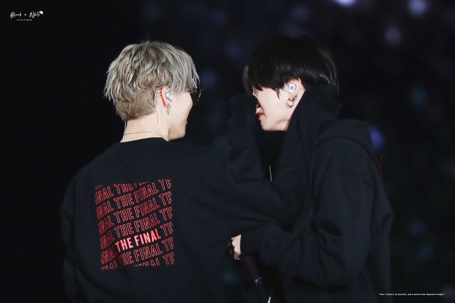 콘서트도중 우는 RM,정국이와 팬들을 조용하게 해줬던 맏형 ㅋㅋㅋ.jpgif | 인스티즈