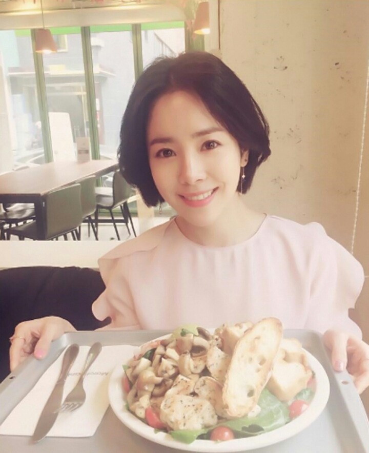 여자 앞머리 내리기 vs 넘기기.jpg | 인스티즈