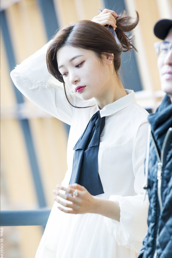 머리 묶으면 분위기가 확 달라지는 정채연 | 인스티즈
