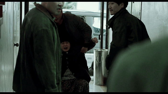 "내 새끼 와 못 가고있노...” 빡침과 분노를 일으키는 영화 속에서 울컥하게 만들었던 장면들 | 인스티즈