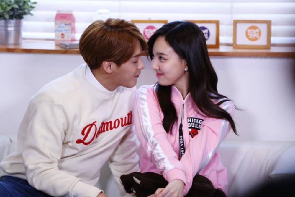 트와이스가 잘생긴 남자 아이돌 볼때와 남자팬 볼때의 반응.gif | 인스티즈