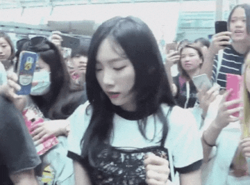 인천공항에서부터 시작된 태연 헬게이트.gif | 인스티즈