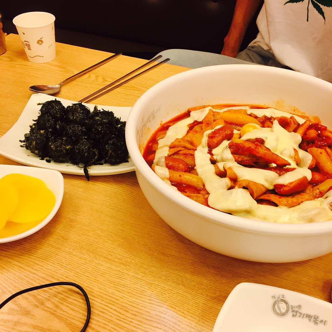 엽떡 혼자 다 먹을 수 있다 vs 없다.jpg | 인스티즈