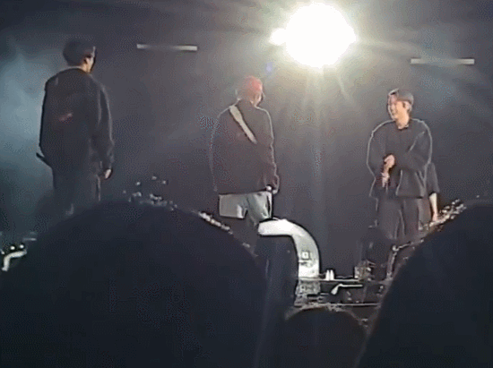 콘서트도중 우는 RM,정국이와 팬들을 조용하게 해줬던 맏형 ㅋㅋㅋ.jpgif | 인스티즈