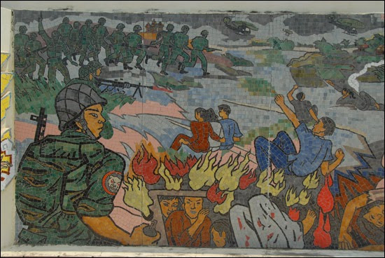 베트남 민간인 학살은 안된 일이지만 어쩔 수 없었어 강대국 미국이 파병하랬는데 어떻게 거절했겠어 그리고 공식사과도 했어ㅠㅠ(feat.박정희) | 인스티즈