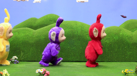 나비 쫓는 텔레토비.jpg (텔레토비 무서워하는 사람 주의) | 인스티즈