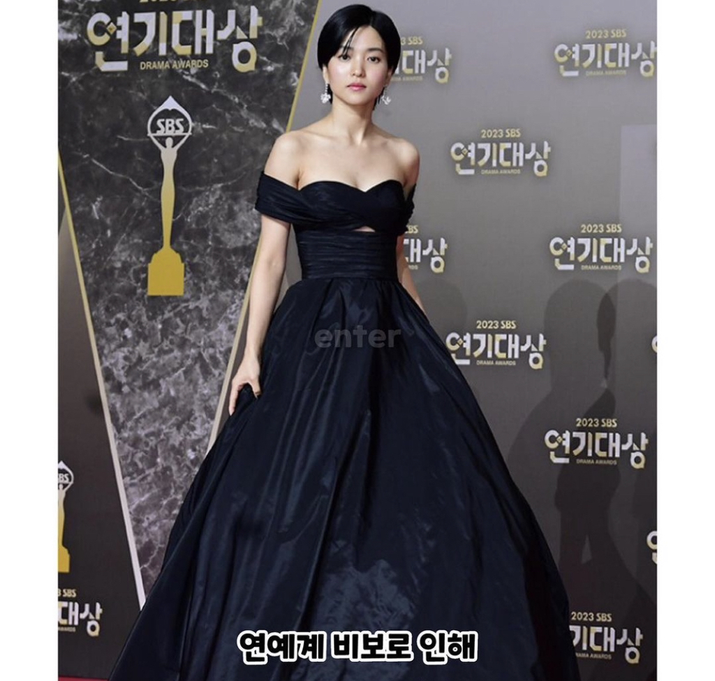 욕 먹고 있다는 이성경 연기대상 의상.jpg | 인스티즈