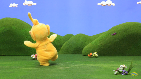 나비 쫓는 텔레토비.jpg (텔레토비 무서워하는 사람 주의) | 인스티즈