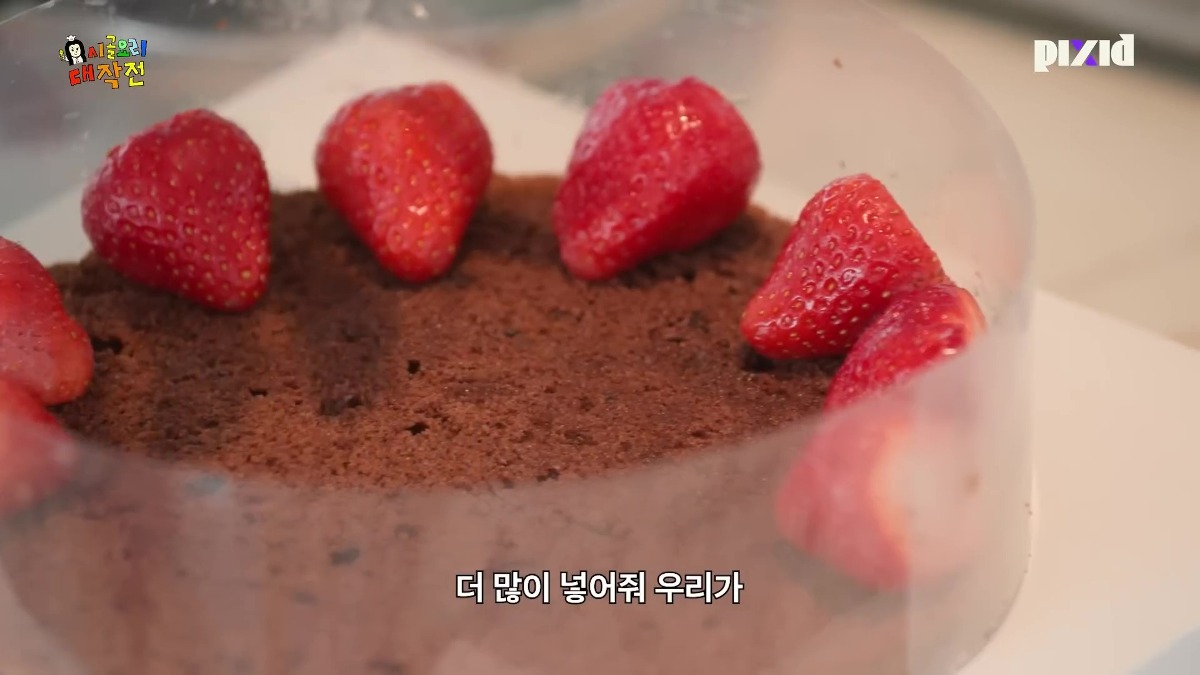10단 딸기 시루 들고 부처님 생일파티 참석한 전소연.jpg | 인스티즈