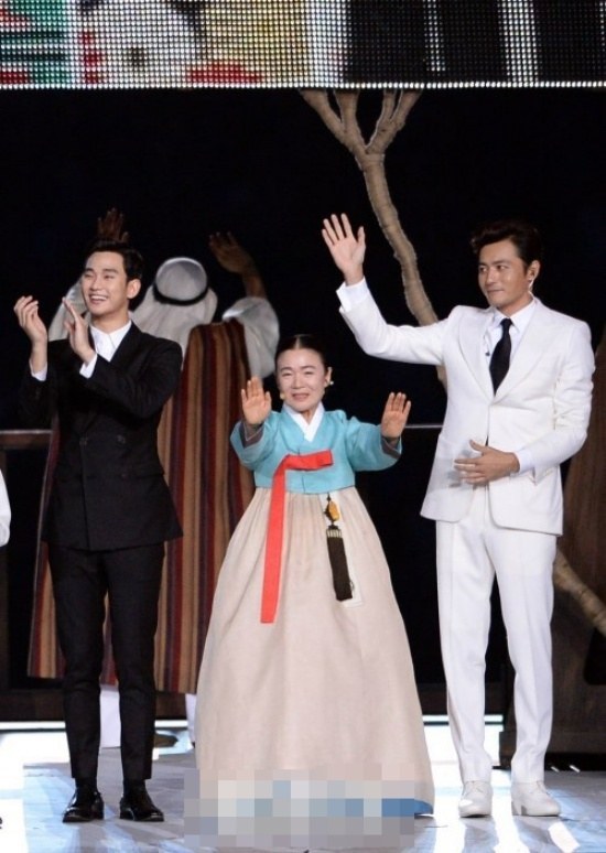 남자 연예인 중 최고 소두 | 인스티즈