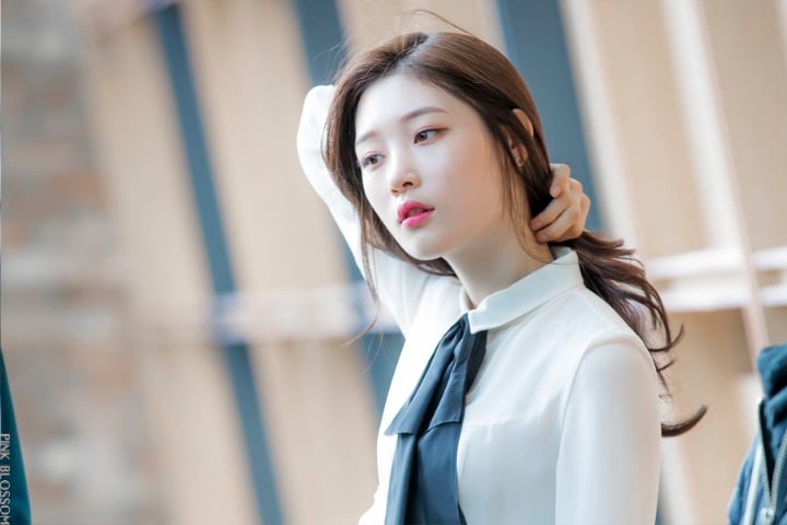 머리 묶으면 분위기가 확 달라지는 정채연 | 인스티즈