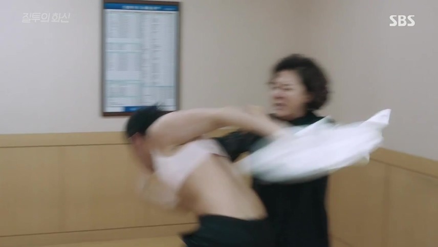 [질투의화신] 브라자 입었다고 엄마한테 쥐어터지는 조정석 | 인스티즈