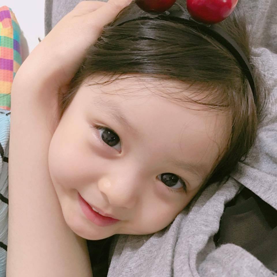 특이점이온 애기 엄마의 미모 + 기싱꿍꼬또 애기 재은이사진.jpg | 인스티즈