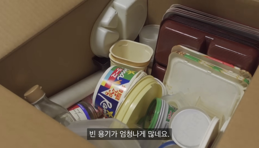 28년 넘게 정리안한 맥시멀리스트 부모님 집 4년에 걸쳐 정리한 딸 | 인스티즈