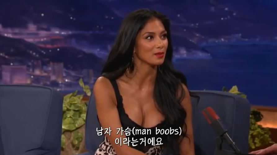 니콜 셰르징거 가슴 훔쳐보다 걸린 코난 오브라이언 | 인스티즈