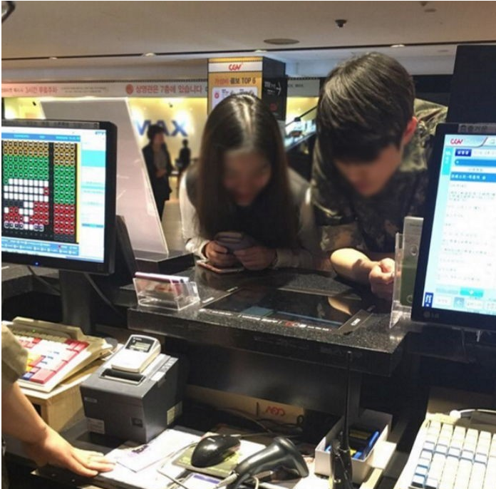 어제, CGV 만우절 군복 이벤트 상황 ㄷㄷㄷㄷㄷ.jpg | 인스티즈