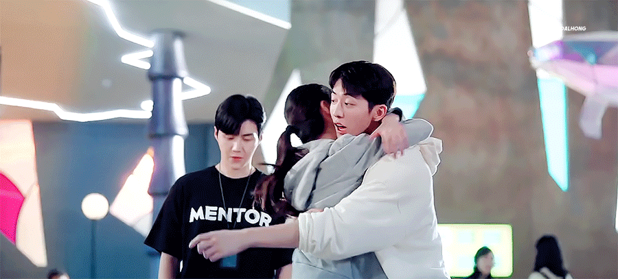 [스타트업] 그동안 키차이 때문에 버거워보였던 포옹씬.gif | 인스티즈