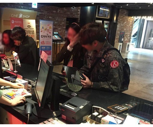 어제, CGV 만우절 군복 이벤트 상황 ㄷㄷㄷㄷㄷ.jpg | 인스티즈