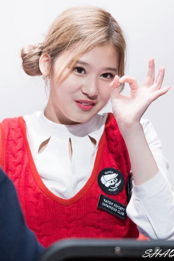 [트와이스] 데뷔초 볼에 식량저장하던 시절 사나.jpgif | 인스티즈