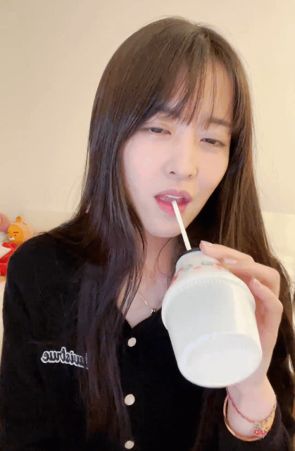 야밤에 술 마시고 라방 켠 박보영ㅋㅋㅋㅋㅋ.gif | 인스티즈