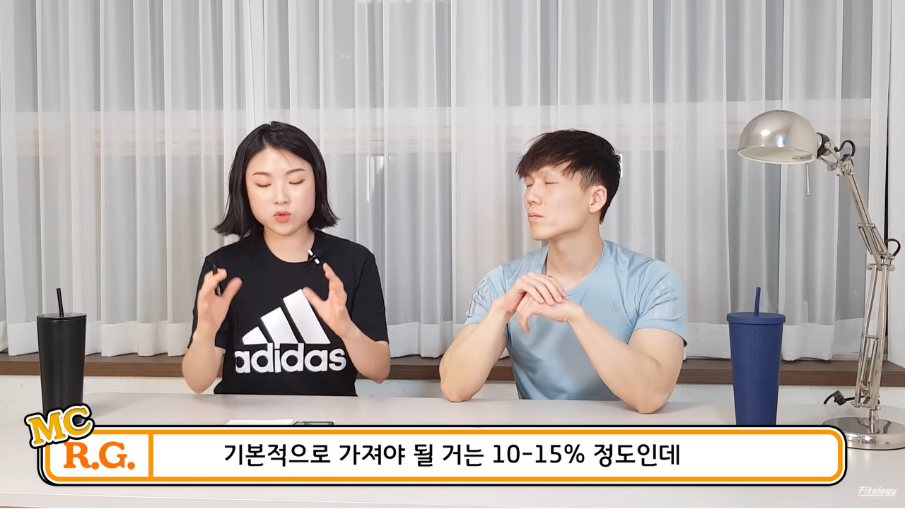 강한 여성의 마른 근육과 11자 복근의 필수 요소 낮은 체지방률 | 인스티즈