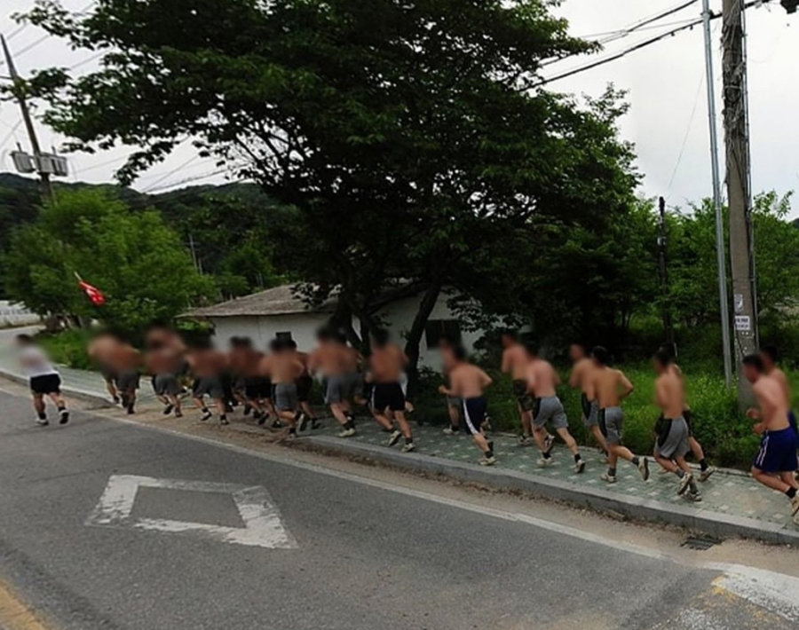 로드뷰에 찍힌 20대 러닝크루.jpg | 인스티즈