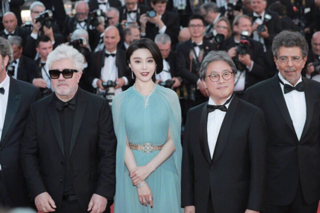 판빙빙이 얼마나 화려하게 생겼는지 실감나게 해주는 사진들(feat.서양인).jpg | 인스티즈