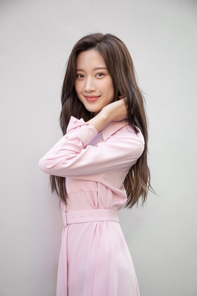 사람들이 은근히 헷갈린다는 이나은-문가영.jpg | 인스티즈