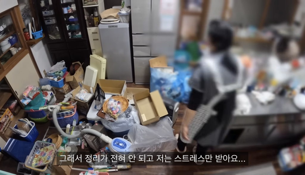 28년 넘게 정리안한 맥시멀리스트 부모님 집 4년에 걸쳐 정리한 딸 | 인스티즈