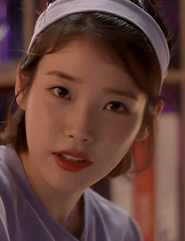 윙크하는 아이유.gif | 인스티즈