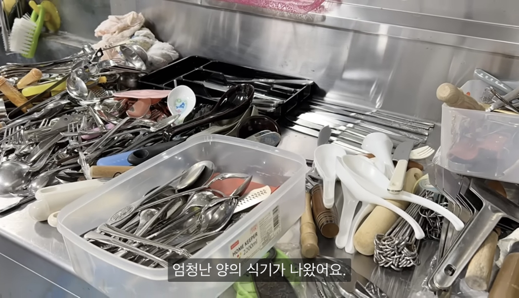 28년 넘게 정리안한 맥시멀리스트 부모님 집 4년에 걸쳐 정리한 딸 | 인스티즈