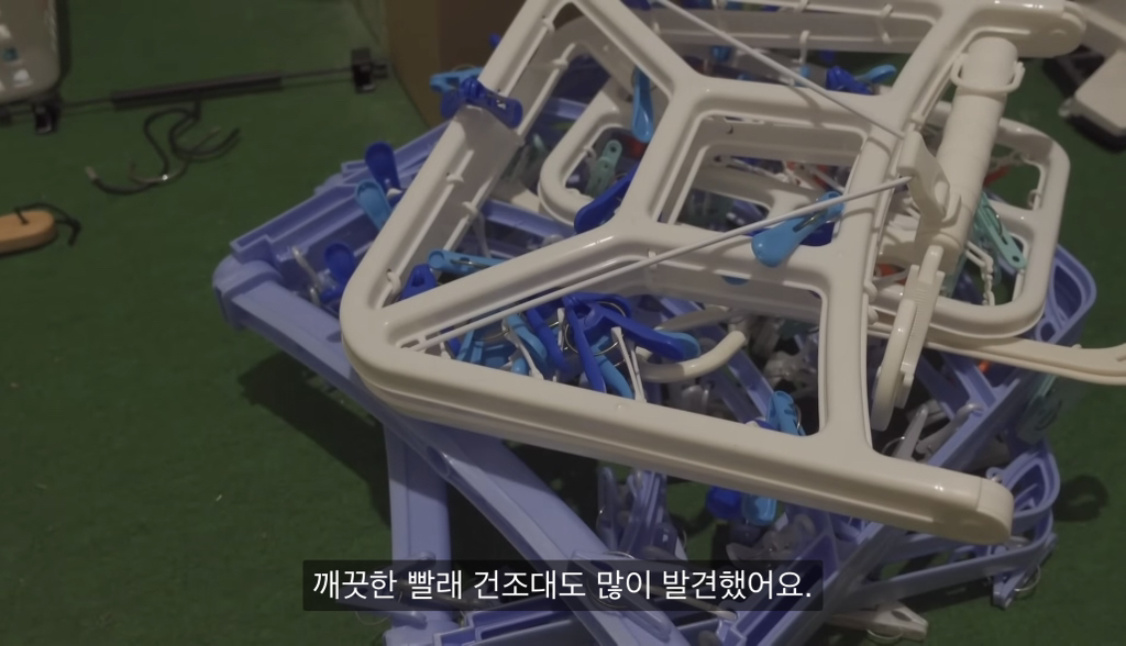 28년 넘게 정리안한 맥시멀리스트 부모님 집 4년에 걸쳐 정리한 딸 | 인스티즈