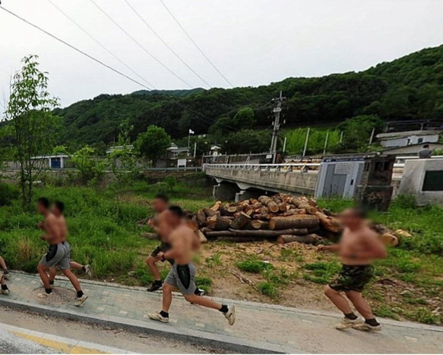 로드뷰에 찍힌 20대 러닝크루.jpg | 인스티즈