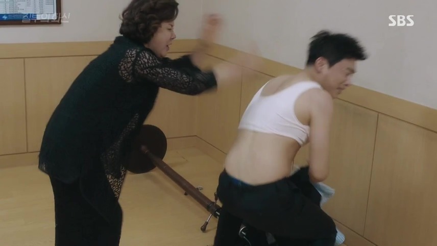 [질투의화신] 브라자 입었다고 엄마한테 쥐어터지는 조정석 | 인스티즈