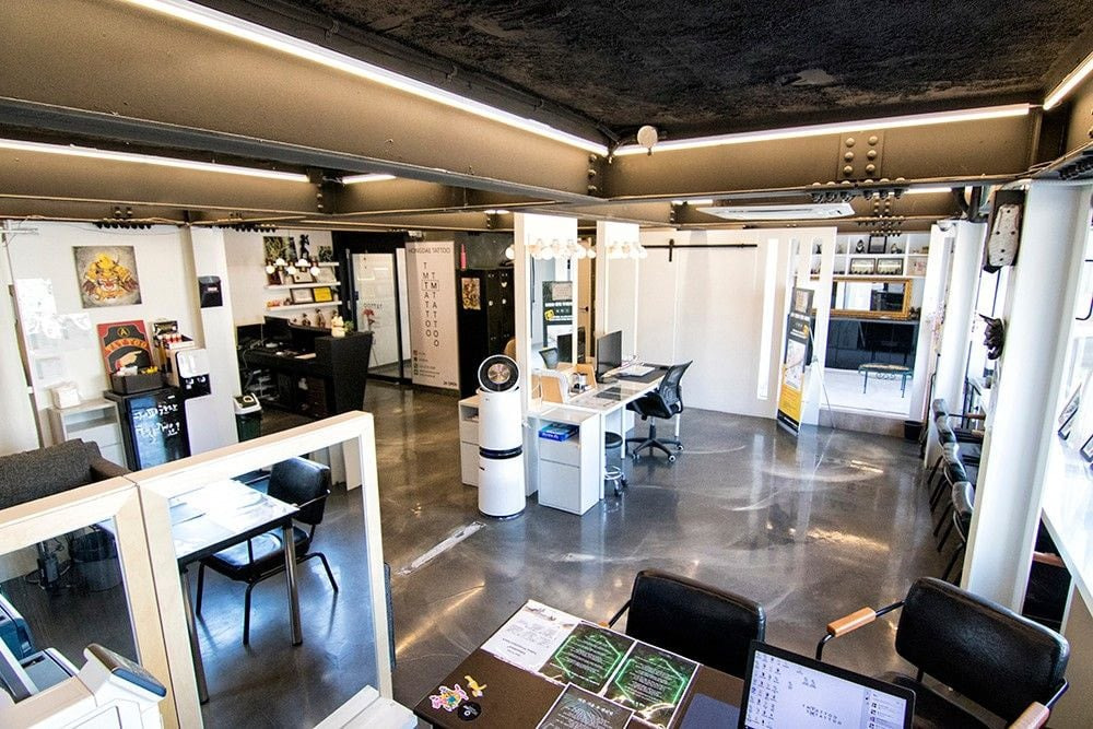 보통 생각하는 타투샵 분위기와 실제 타투샵 분위기.jpg | 인스티즈