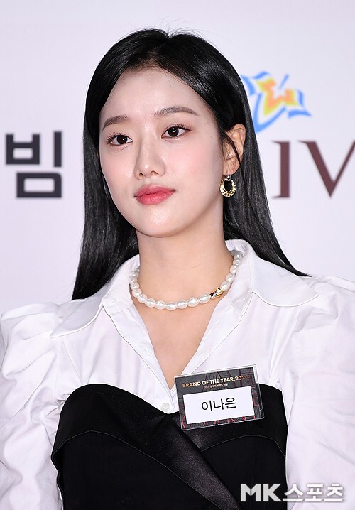 사람들이 은근히 헷갈린다는 이나은-문가영.jpg | 인스티즈